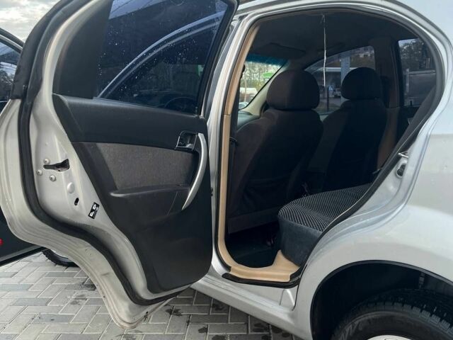 Серый Шевроле Авео, объемом двигателя 1.6 л и пробегом 272 тыс. км за 3650 $, фото 12 на Automoto.ua