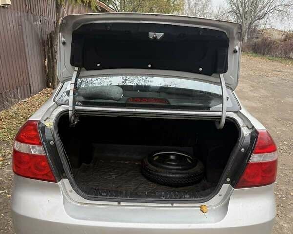 Серый Шевроле Авео, объемом двигателя 1.5 л и пробегом 184 тыс. км за 4200 $, фото 2 на Automoto.ua