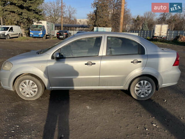 Серый Шевроле Авео, объемом двигателя 1.5 л и пробегом 547 тыс. км за 2100 $, фото 2 на Automoto.ua
