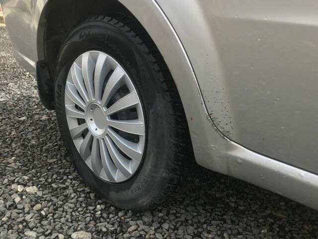 Серый Шевроле Авео, объемом двигателя 1.6 л и пробегом 275 тыс. км за 2300 $, фото 4 на Automoto.ua