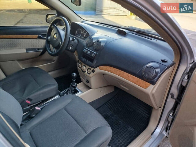 Серый Шевроле Авео, объемом двигателя 1.6 л и пробегом 282 тыс. км за 3600 $, фото 9 на Automoto.ua