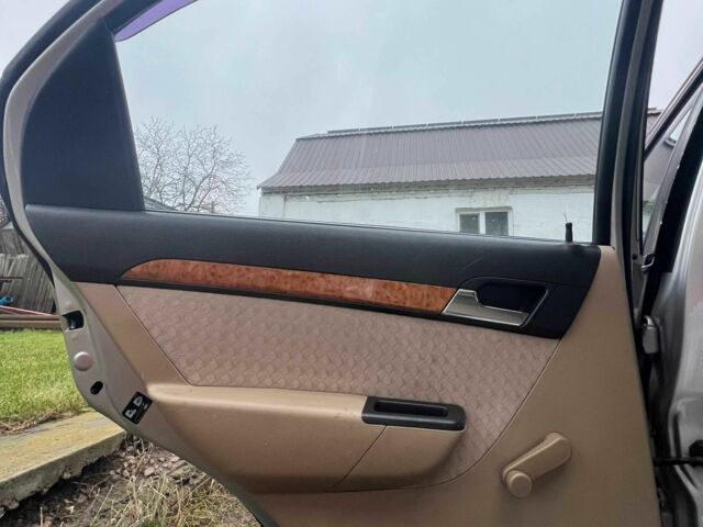 Сірий Шевроле Авео, об'ємом двигуна 1.6 л та пробігом 353 тис. км за 4000 $, фото 18 на Automoto.ua