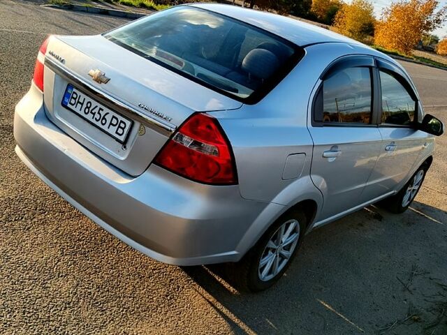 Серый Шевроле Авео, объемом двигателя 1.6 л и пробегом 265 тыс. км за 2700 $, фото 3 на Automoto.ua