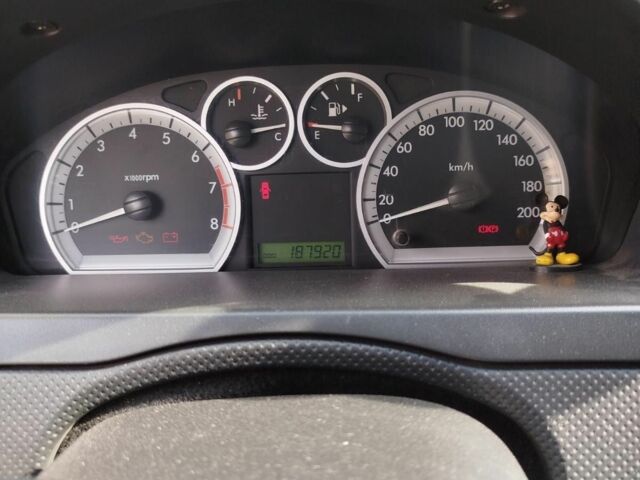 Серый Шевроле Авео, объемом двигателя 1.6 л и пробегом 188 тыс. км за 4500 $, фото 5 на Automoto.ua