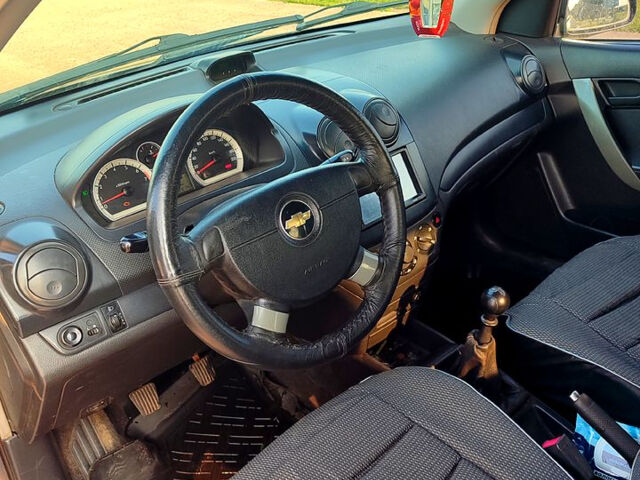 Серый Шевроле Авео, объемом двигателя 1.5 л и пробегом 315 тыс. км за 3199 $, фото 1 на Automoto.ua