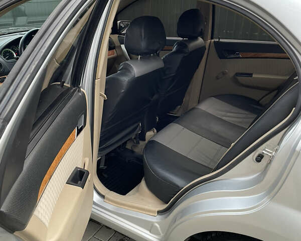 Сірий Шевроле Авео, об'ємом двигуна 1.6 л та пробігом 290 тис. км за 3900 $, фото 18 на Automoto.ua