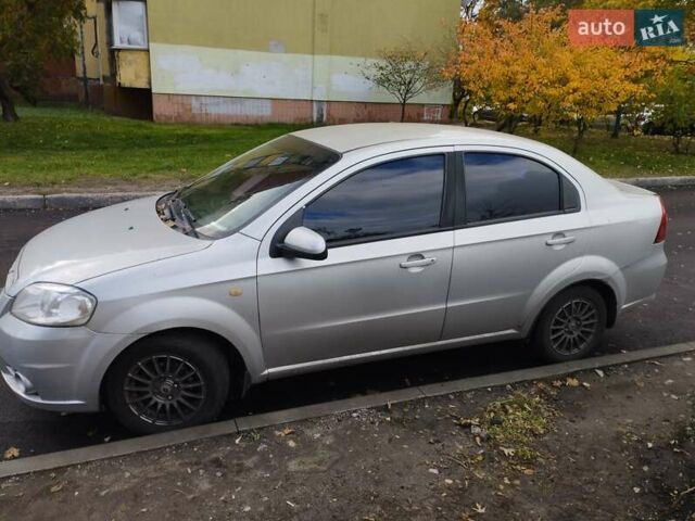 Серый Шевроле Авео, объемом двигателя 1.6 л и пробегом 290 тыс. км за 4000 $, фото 2 на Automoto.ua