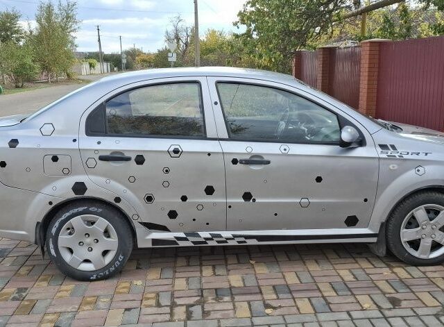 Сірий Шевроле Авео, об'ємом двигуна 1.5 л та пробігом 398 тис. км за 2850 $, фото 1 на Automoto.ua