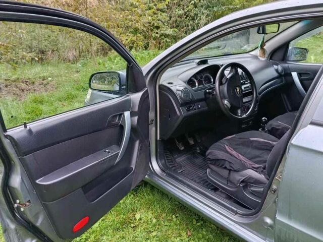 Серый Шевроле Авео, объемом двигателя 1.5 л и пробегом 150 тыс. км за 3000 $, фото 4 на Automoto.ua