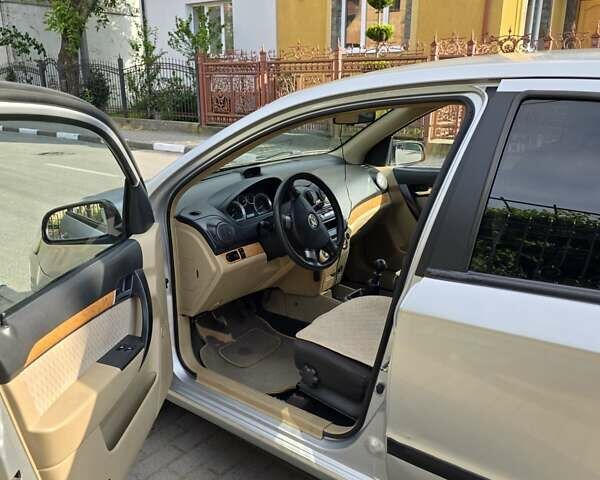 Серый Шевроле Авео, объемом двигателя 1.6 л и пробегом 185 тыс. км за 3499 $, фото 3 на Automoto.ua