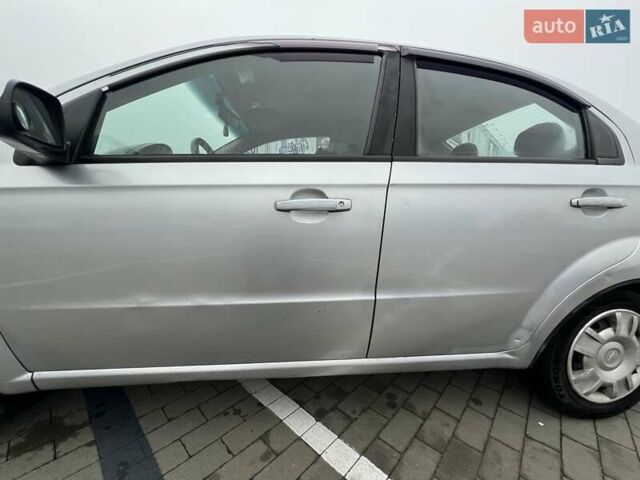 Сірий Шевроле Авео, об'ємом двигуна 1.6 л та пробігом 353 тис. км за 4000 $, фото 3 на Automoto.ua