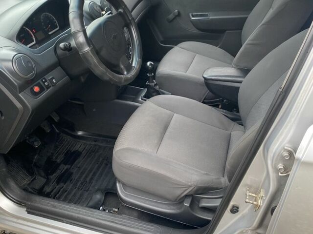 Серый Шевроле Авео, объемом двигателя 1.5 л и пробегом 235 тыс. км за 3900 $, фото 6 на Automoto.ua