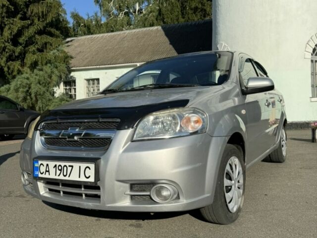 Серый Шевроле Авео, объемом двигателя 1.5 л и пробегом 214 тыс. км за 3200 $, фото 1 на Automoto.ua