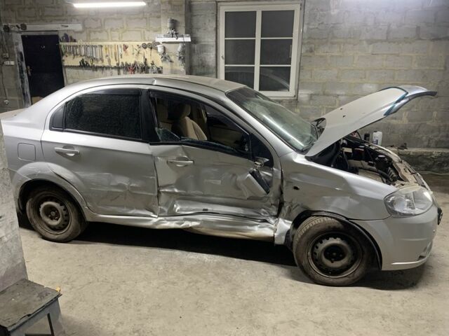 Серый Шевроле Авео, объемом двигателя 1.6 л и пробегом 190 тыс. км за 1600 $, фото 2 на Automoto.ua