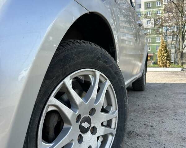 Серый Шевроле Авео, объемом двигателя 1.6 л и пробегом 179 тыс. км за 3600 $, фото 4 на Automoto.ua
