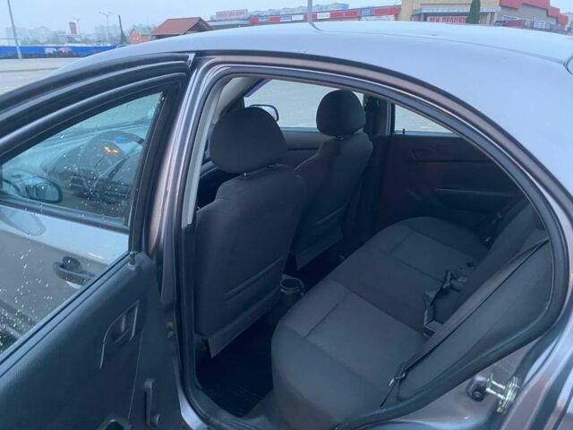 Серый Шевроле Авео, объемом двигателя 1.5 л и пробегом 236 тыс. км за 2900 $, фото 4 на Automoto.ua