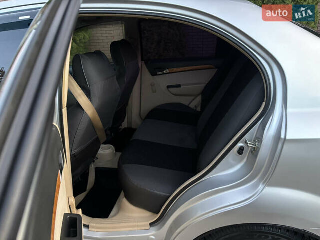 Сірий Шевроле Авео, об'ємом двигуна 1.6 л та пробігом 148 тис. км за 4550 $, фото 31 на Automoto.ua