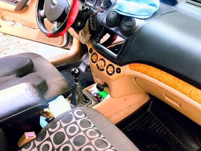Серый Шевроле Авео, объемом двигателя 1.6 л и пробегом 220 тыс. км за 3800 $, фото 1 на Automoto.ua