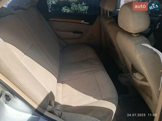 Серый Шевроле Авео, объемом двигателя 1.6 л и пробегом 250 тыс. км за 2900 $, фото 11 на Automoto.ua