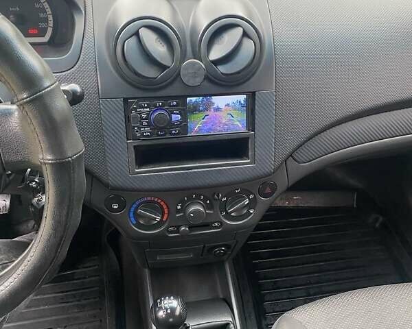 Серый Шевроле Авео, объемом двигателя 1.5 л и пробегом 235 тыс. км за 3900 $, фото 6 на Automoto.ua