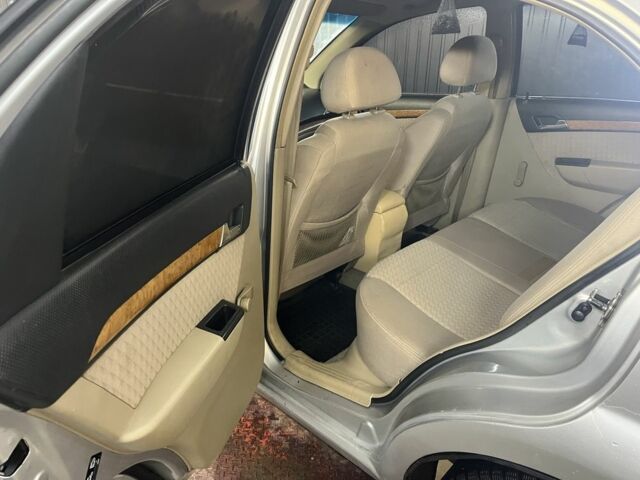 Серый Шевроле Авео, объемом двигателя 1.6 л и пробегом 240 тыс. км за 2700 $, фото 1 на Automoto.ua