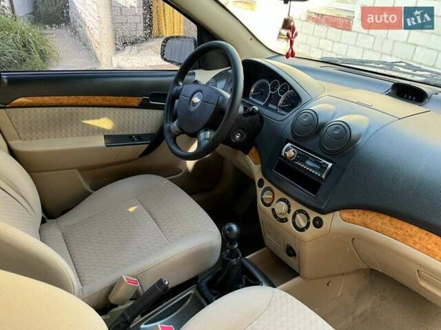 Серый Шевроле Авео, объемом двигателя 1.6 л и пробегом 240 тыс. км за 3100 $, фото 2 на Automoto.ua