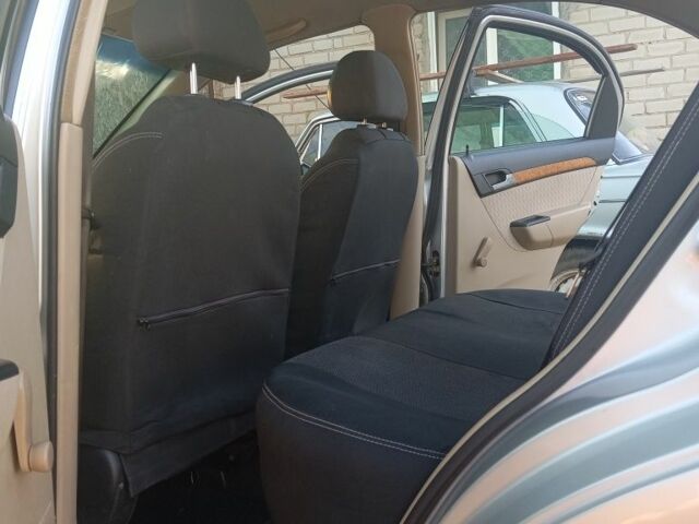 Серый Шевроле Авео, объемом двигателя 1.6 л и пробегом 206 тыс. км за 3200 $, фото 5 на Automoto.ua