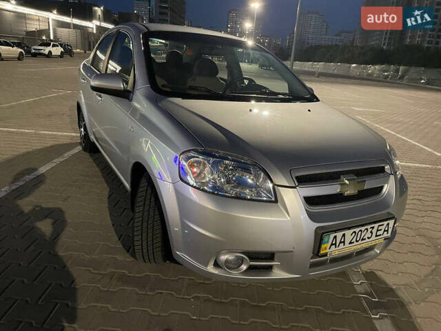Серый Шевроле Авео, объемом двигателя 1.6 л и пробегом 80 тыс. км за 6000 $, фото 2 на Automoto.ua