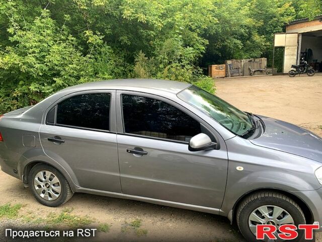 Серый Шевроле Авео, объемом двигателя 1.5 л и пробегом 202 тыс. км за 4100 $, фото 1 на Automoto.ua