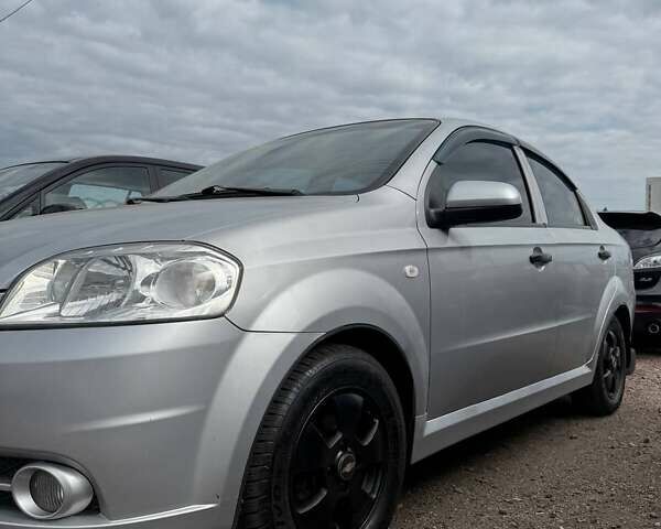 Сірий Шевроле Авео, об'ємом двигуна 1.5 л та пробігом 175 тис. км за 4500 $, фото 2 на Automoto.ua