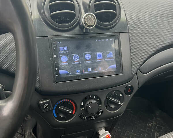 Сірий Шевроле Авео, об'ємом двигуна 1.5 л та пробігом 250 тис. км за 2999 $, фото 11 на Automoto.ua