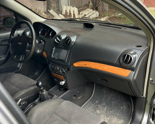 Сірий Шевроле Авео, об'ємом двигуна 1.5 л та пробігом 225 тис. км за 2600 $, фото 11 на Automoto.ua