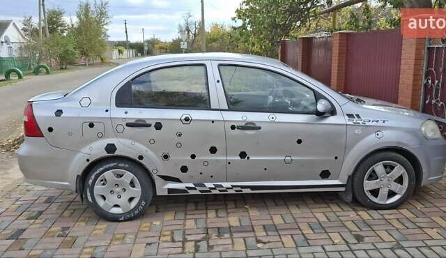Сірий Шевроле Авео, об'ємом двигуна 1.5 л та пробігом 398 тис. км за 2850 $, фото 2 на Automoto.ua