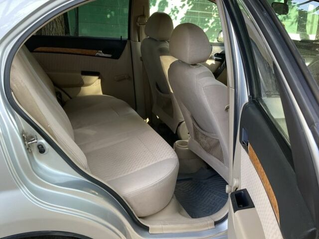 Сірий Шевроле Авео, об'ємом двигуна 1.6 л та пробігом 238 тис. км за 2600 $, фото 2 на Automoto.ua