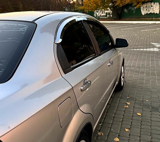 Сірий Шевроле Авео, об'ємом двигуна 1.5 л та пробігом 213 тис. км за 3500 $, фото 5 на Automoto.ua