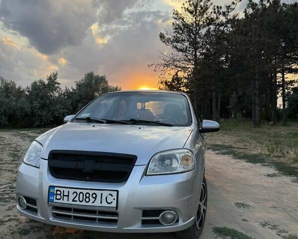 Серый Шевроле Авео, объемом двигателя 1.5 л и пробегом 197 тыс. км за 3800 $, фото 3 на Automoto.ua