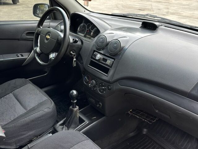 Серый Шевроле Авео, объемом двигателя 1.5 л и пробегом 290 тыс. км за 3500 $, фото 13 на Automoto.ua