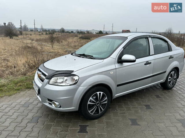 Серый Шевроле Авео, объемом двигателя 1.5 л и пробегом 317 тыс. км за 3500 $, фото 1 на Automoto.ua