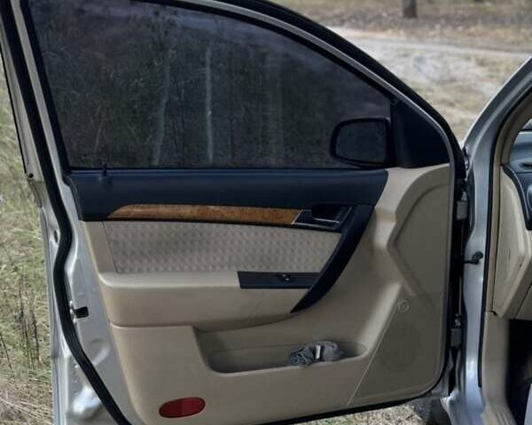 Серый Шевроле Авео, объемом двигателя 1.6 л и пробегом 240 тыс. км за 3100 $, фото 12 на Automoto.ua