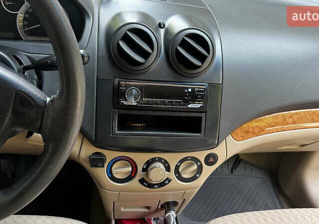 Серый Шевроле Авео, объемом двигателя 1.6 л и пробегом 203 тыс. км за 3700 $, фото 12 на Automoto.ua