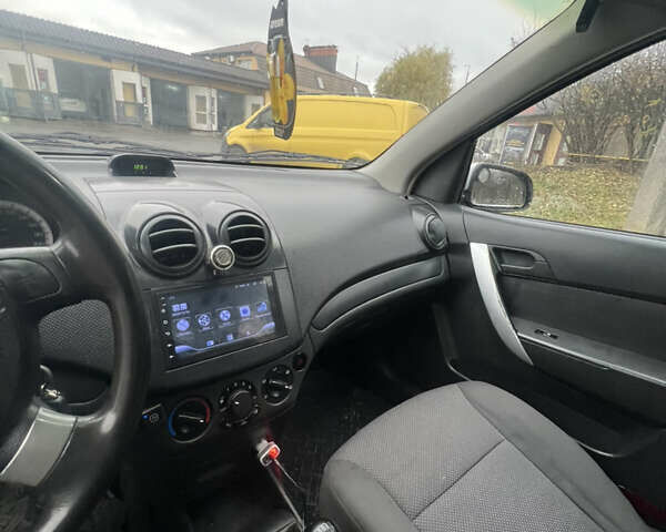 Сірий Шевроле Авео, об'ємом двигуна 1.5 л та пробігом 250 тис. км за 2999 $, фото 12 на Automoto.ua