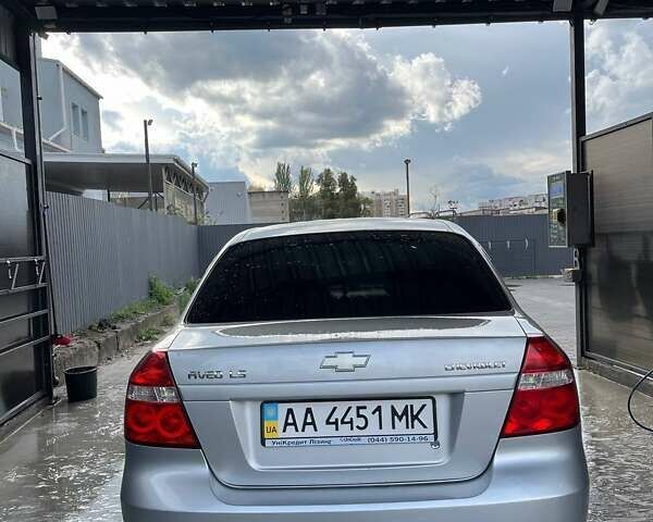 Серый Шевроле Авео, объемом двигателя 1.5 л и пробегом 203 тыс. км за 3800 $, фото 3 на Automoto.ua