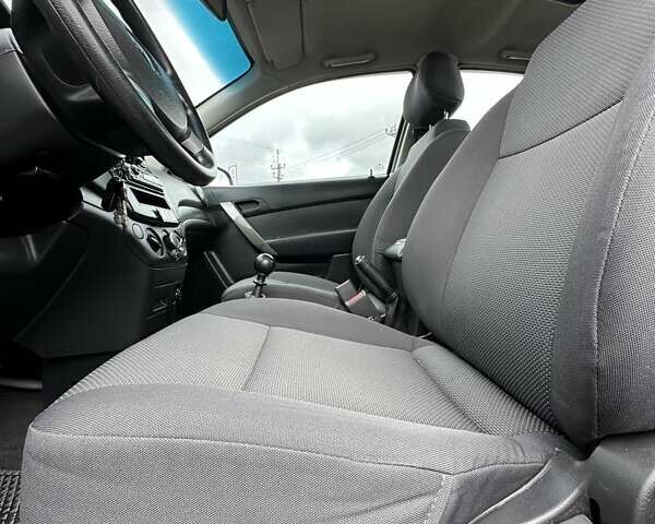 Сірий Шевроле Авео, об'ємом двигуна 1.5 л та пробігом 59 тис. км за 4300 $, фото 21 на Automoto.ua