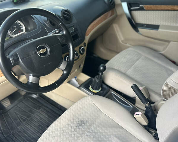Серый Шевроле Авео, объемом двигателя 1.6 л и пробегом 214 тыс. км за 2700 $, фото 17 на Automoto.ua