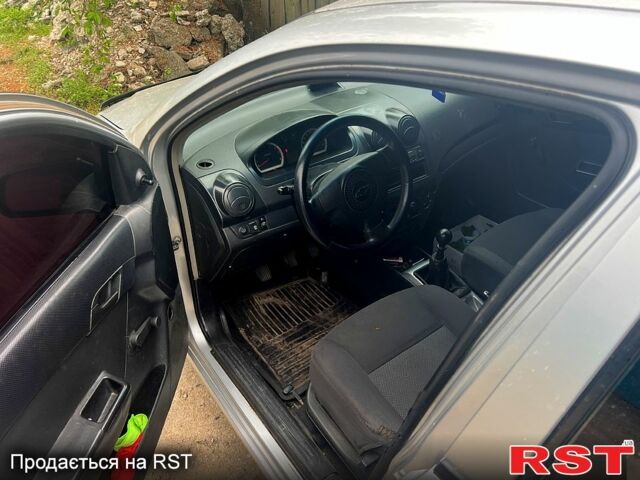 Серый Шевроле Авео, объемом двигателя 1.5 л и пробегом 285 тыс. км за 3300 $, фото 4 на Automoto.ua