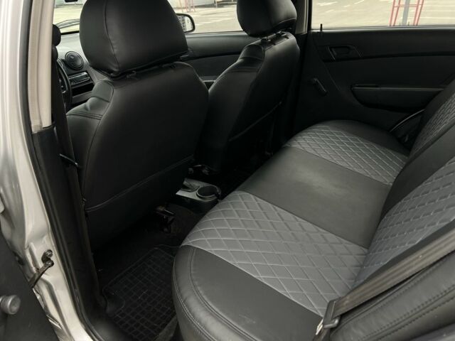 Серый Шевроле Авео, объемом двигателя 1.5 л и пробегом 202 тыс. км за 2950 $, фото 7 на Automoto.ua