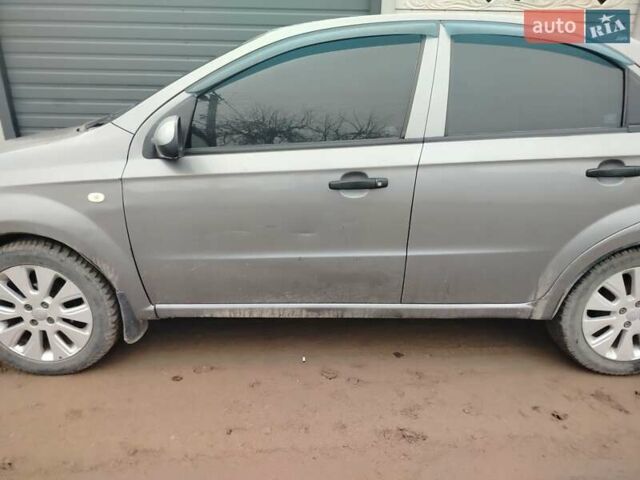 Серый Шевроле Авео, объемом двигателя 1.5 л и пробегом 220 тыс. км за 3300 $, фото 4 на Automoto.ua