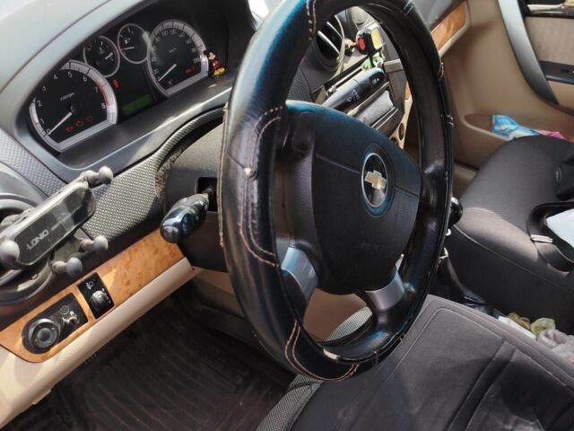 Серый Шевроле Авео, объемом двигателя 1.6 л и пробегом 188 тыс. км за 4500 $, фото 6 на Automoto.ua