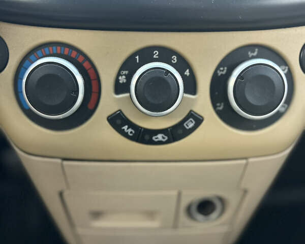 Серый Шевроле Авео, объемом двигателя 1.6 л и пробегом 214 тыс. км за 2700 $, фото 13 на Automoto.ua