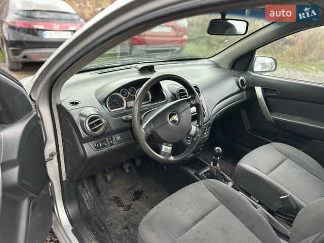 Сірий Шевроле Авео, об'ємом двигуна 1.5 л та пробігом 250 тис. км за 2450 $, фото 4 на Automoto.ua